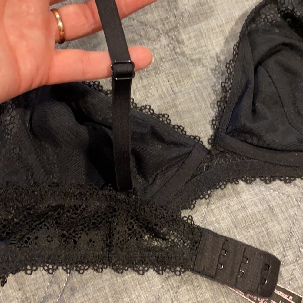 EUC Victoria’s Secret Black Lace Bralette - Picture 11 of 13